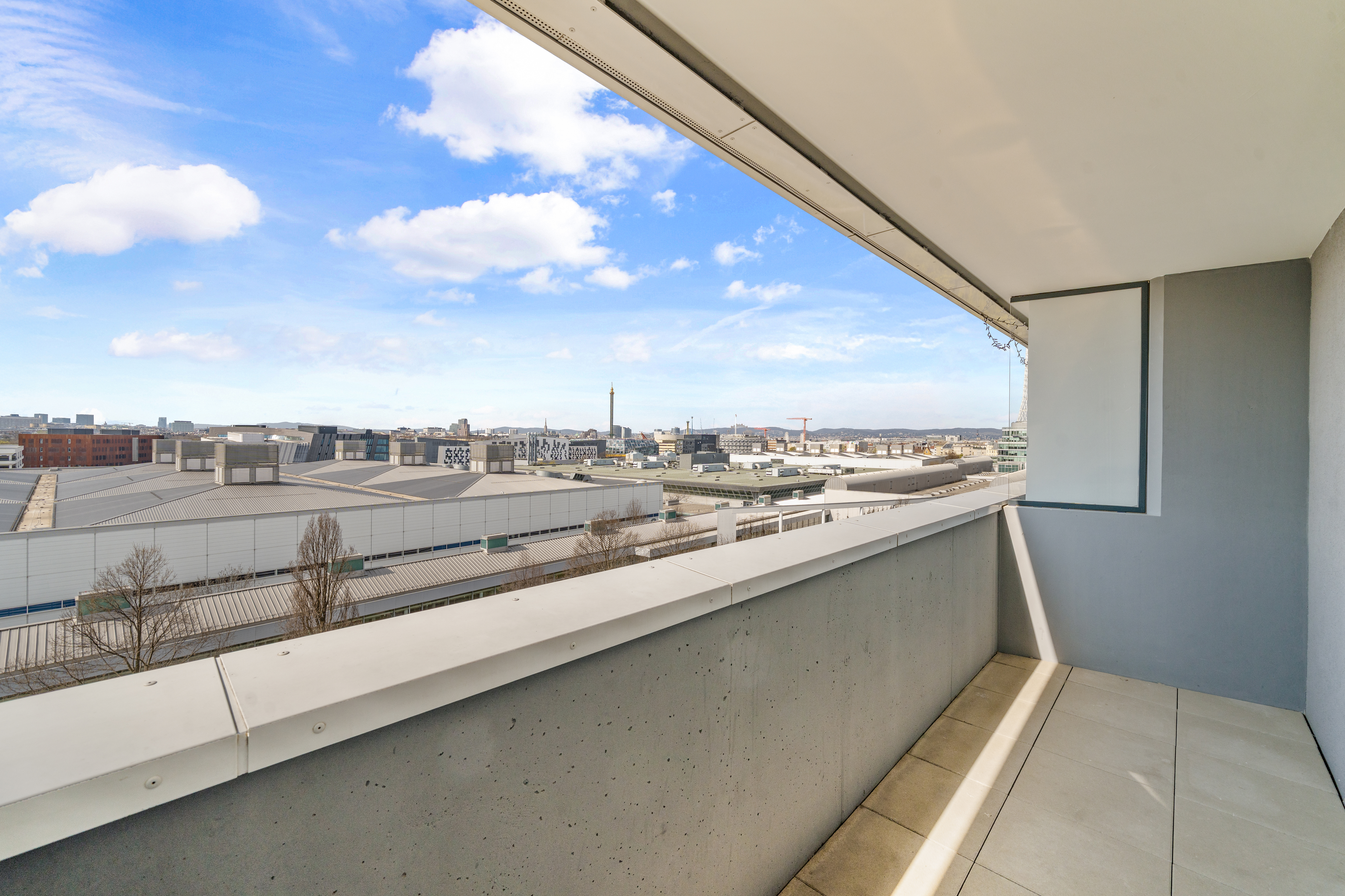 Balkon mit Ausblick auf Wien in einem Room4Rent Serviced Apartment Typ XL